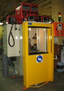 Automatische Ein-Stationen-Schweißmaschine für Inline-ASL (Hakenschweißer) - Seitenansicht Automatische Ein-Stationen-Schweißmaschine für Inline-ASL (Hakenschweißer)