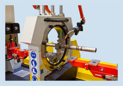 Automatische Schweißmaschine für COA-Abgassysteme Automatische Schweißmaschine für COA-Abgassysteme